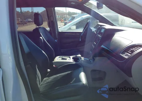 2018 Dodge Grand Caravan Sxt z USA, uszkodzony, nr VIN 2C4RDGCG5JR267672